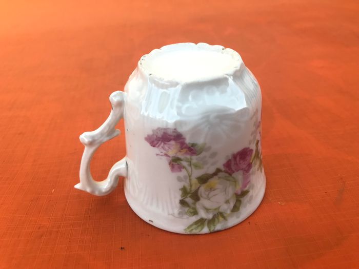 Tasse à café ancienne Porcelaine blanche Décor Floral - photo numéro 3
