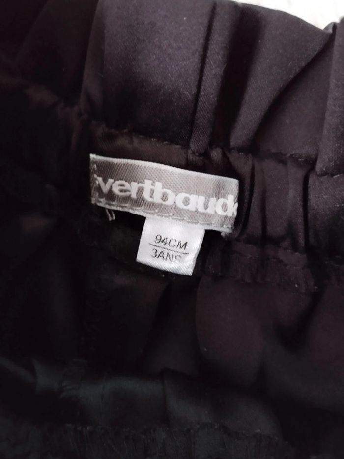 Très beau short satiné taille 3 ans - photo numéro 4