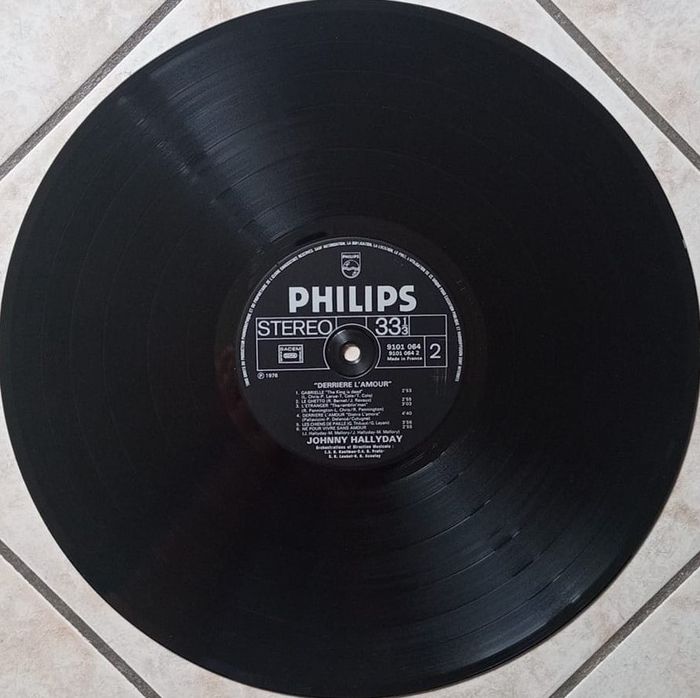 Vinyle Johnny Hallyday "derrière l'amour" vitesse 33 tours format 30 cm - photo numéro 4