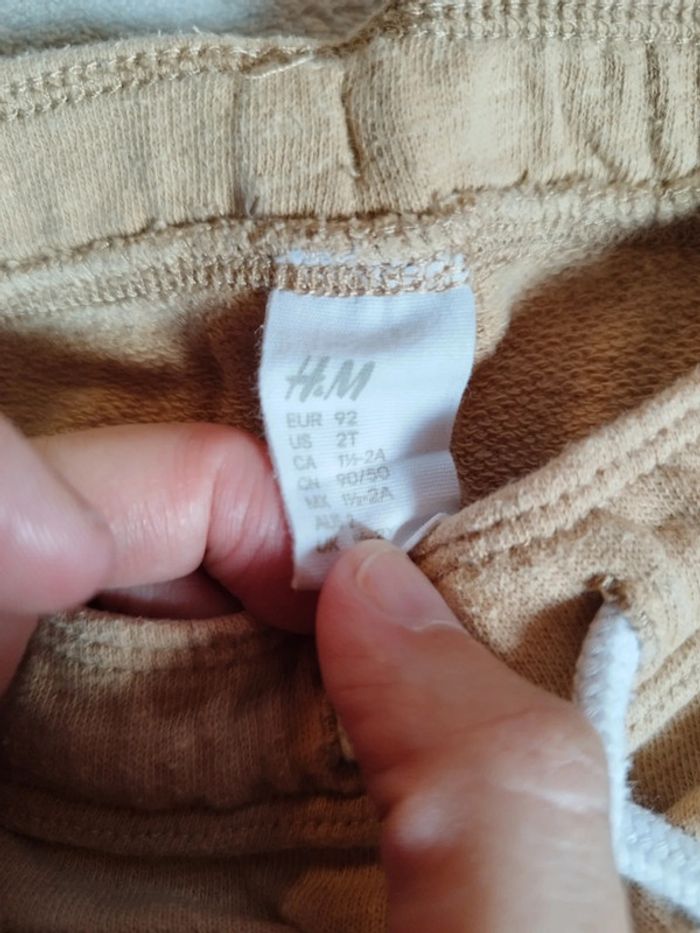 Short beige H&M taille 2 ans - photo numéro 2