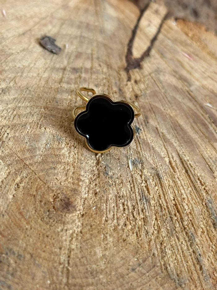 Bague gris trèfle résine noire et acier inoxydable or réglable - photo numéro 6