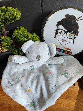 doudou mots d'enfants siplec gris jaune vert koala arc en ciel nuage maison Rose