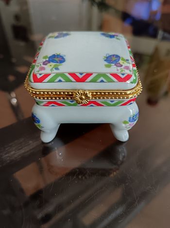 Jolie boîte à pilules 