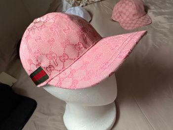 Casquette Gucci x Palace en rose 