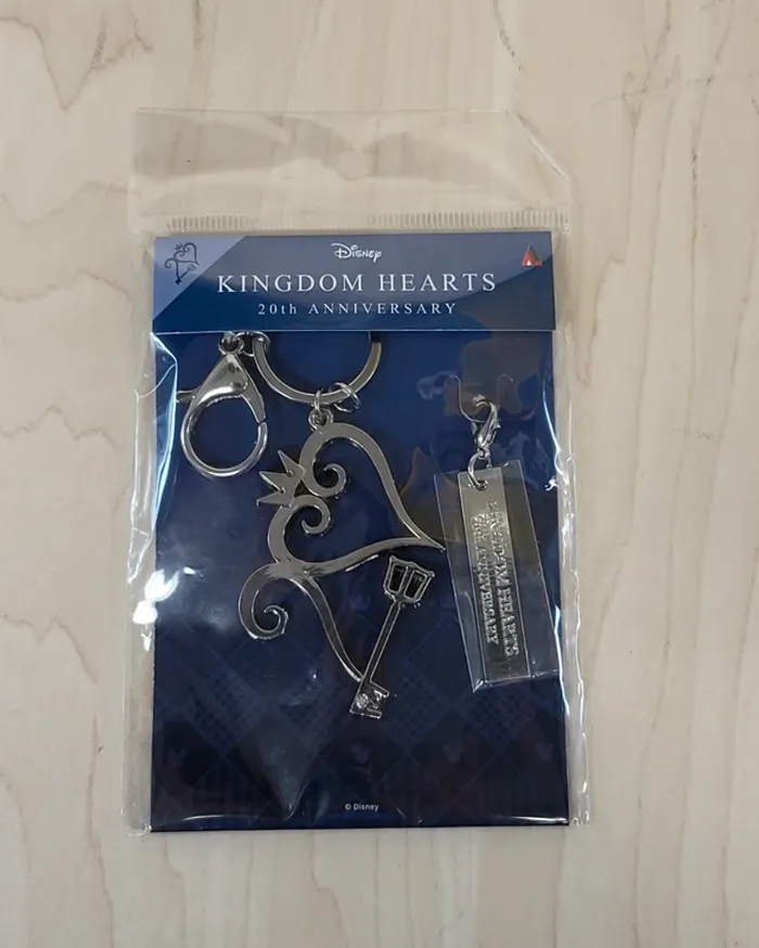 Set porte-clefs + strap Kingdom Hearts 20th anniversary