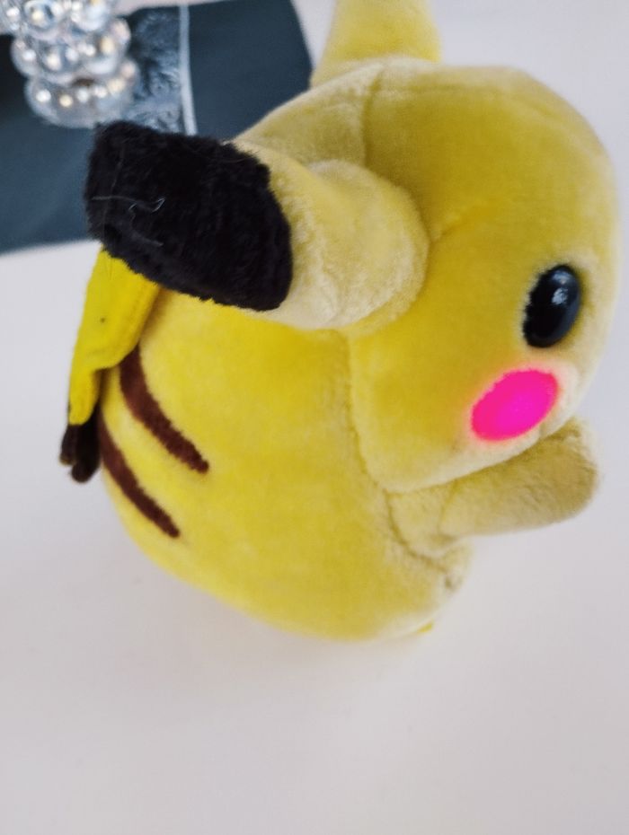 Peluche pokémon Pikachu - photo numéro 3