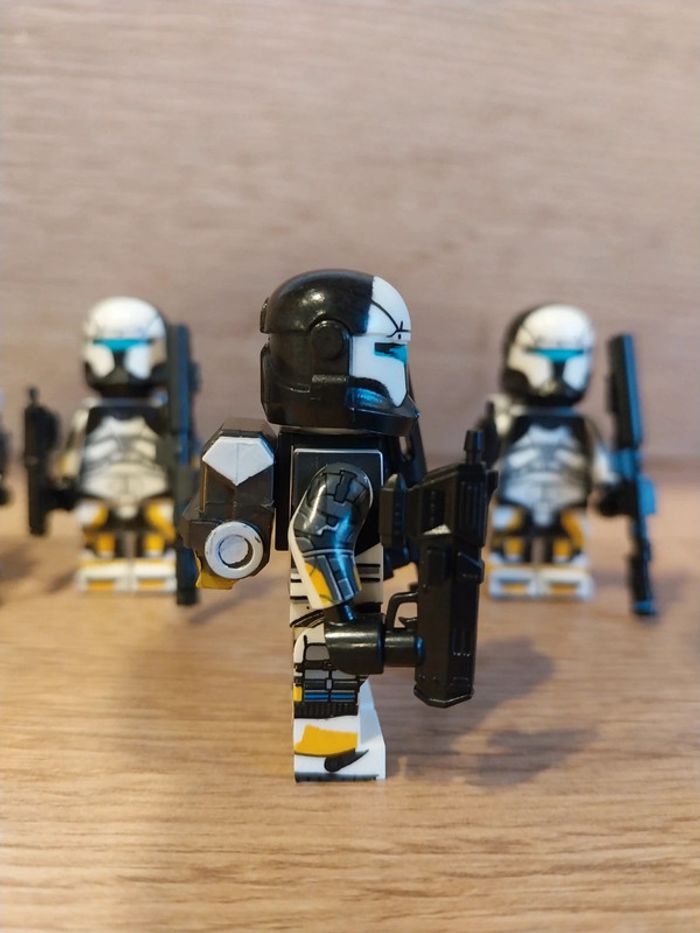 Figurines type lego 4 clones noir et blanc star wars - photo numéro 5