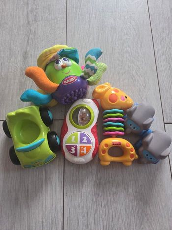 Lot jouets bébé