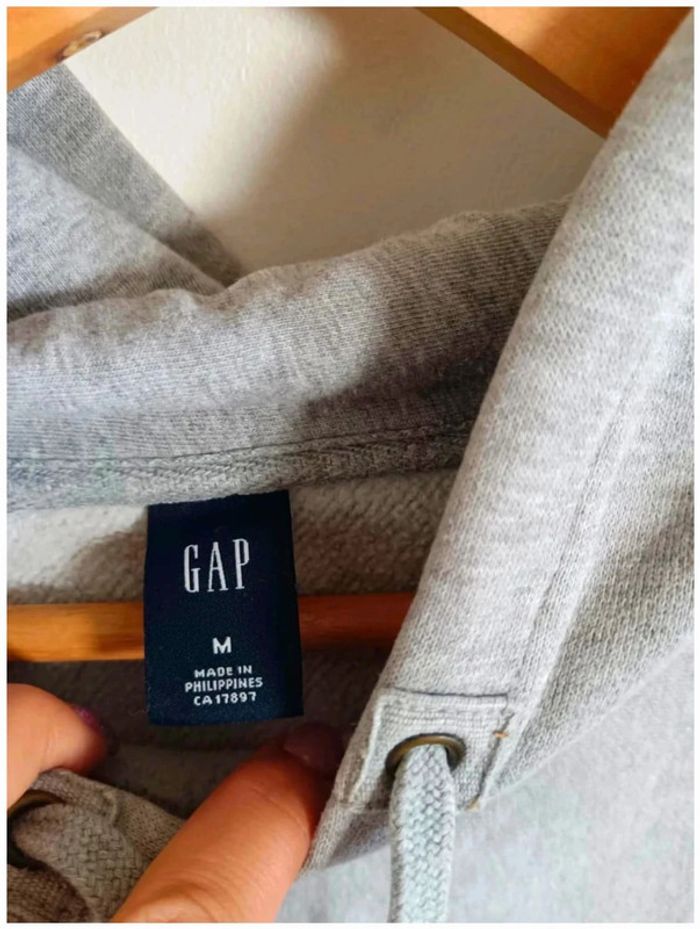 C23 sweat gris Gap M - photo numéro 3
