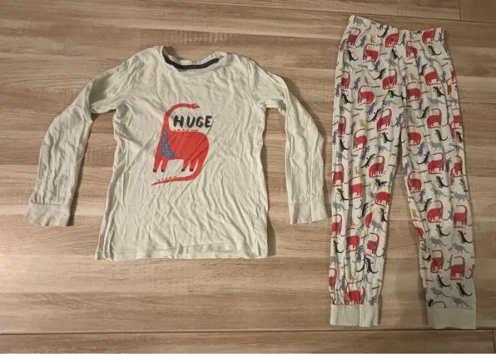 2 pyjamas 6-7ans