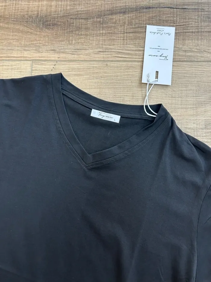 T-shirt homme noir basique col V taille 40 taille L - photo numéro 6
