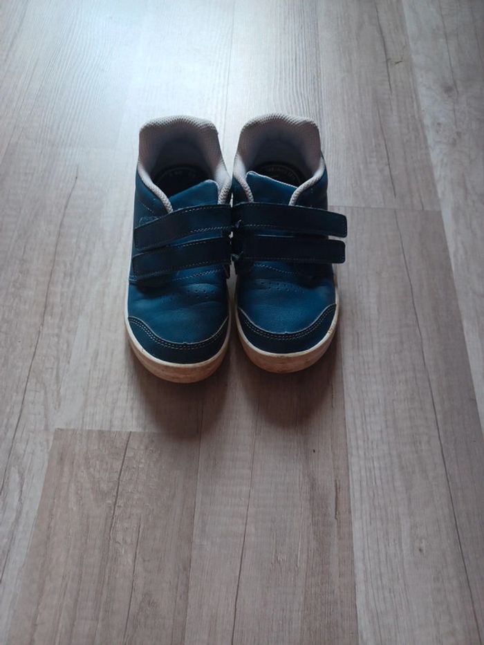 Très jolie chaussures pour garçon - photo numéro 2