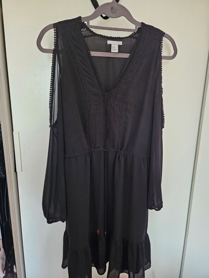 Robe noir à broderies et épaules nues H&M - photo numéro 9