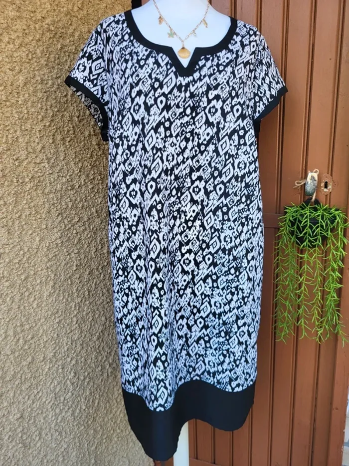 Robe légère ethnique noir blanc taille 48 - photo numéro 2