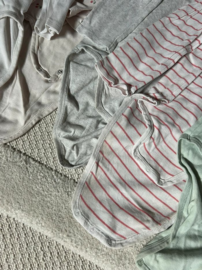 Lot de 8 bodys - photo numéro 2