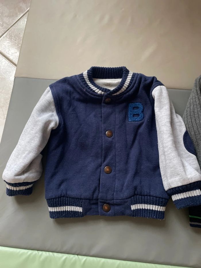 Lot de 2 vestes 12 mois - photo numéro 2