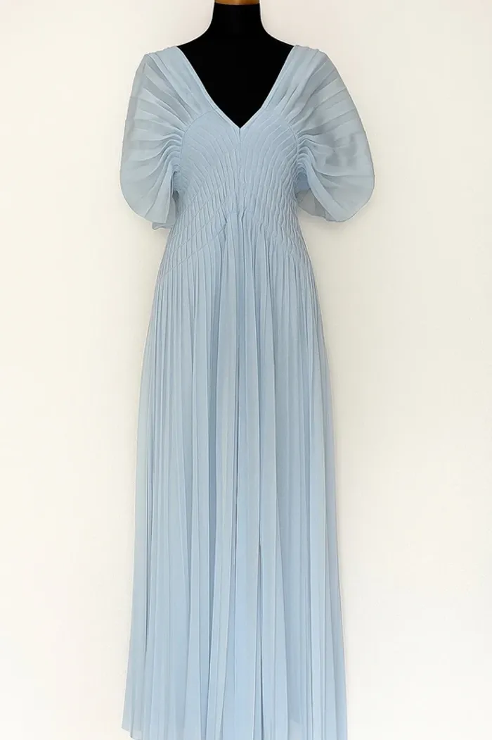 Robe bleue plissée