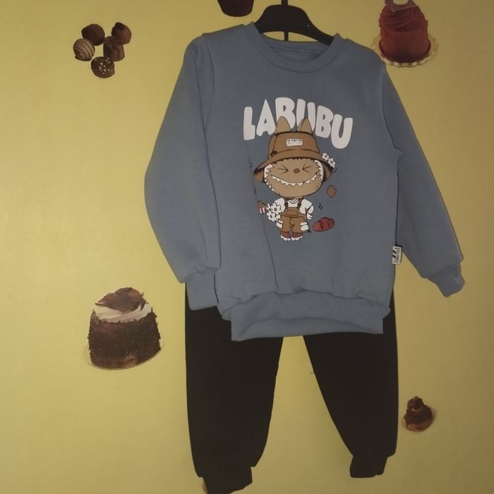 Ensemble jogging labubu