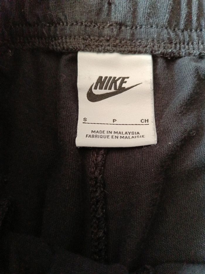 Short Nike taille S - photo numéro 2