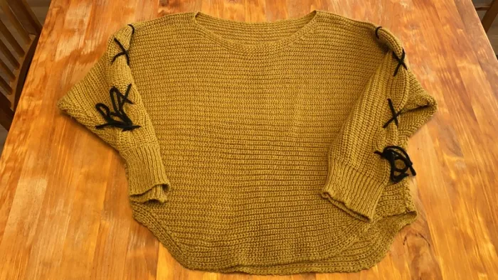 Pull couleur moutarde taille M