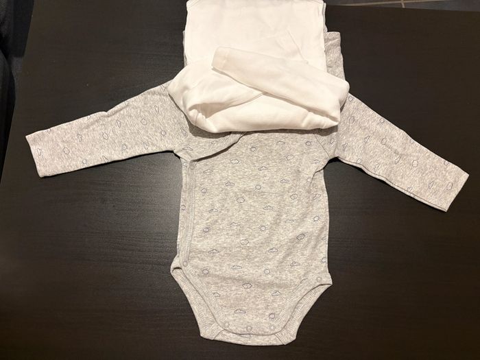 Lot de 3 bodies « hello » Manches longues Mots d’enfants Taille 6 mois. - photo numéro 3