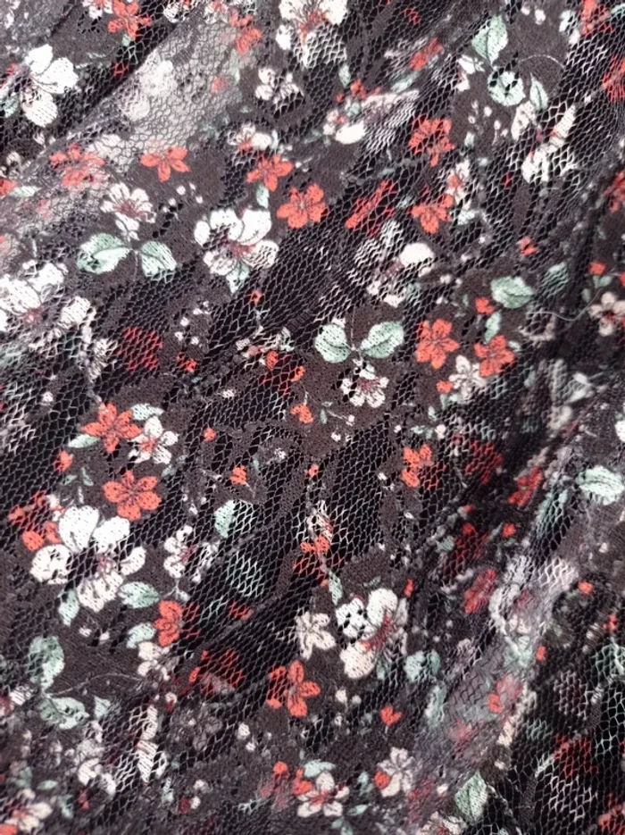 Magnifique haut noir fleuri T.S Pimkie - photo numéro 4