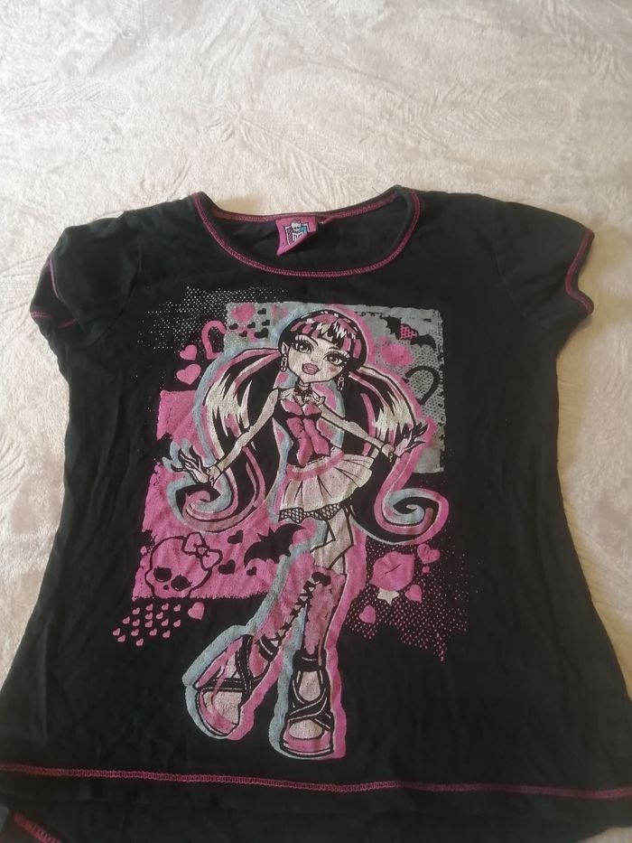 Lot 4 t-shirt taille 6 ans
