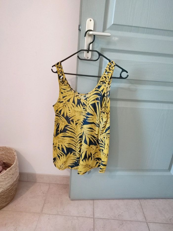 Top léger jaune motif tropical - photo numéro 2