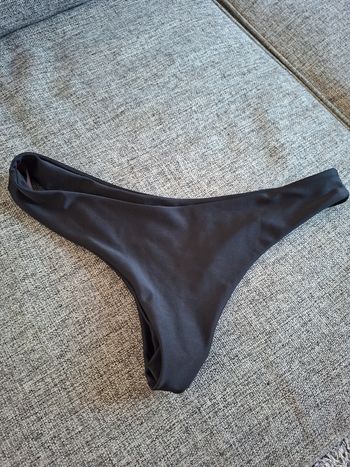 Bas de maillot tanga très échancré
