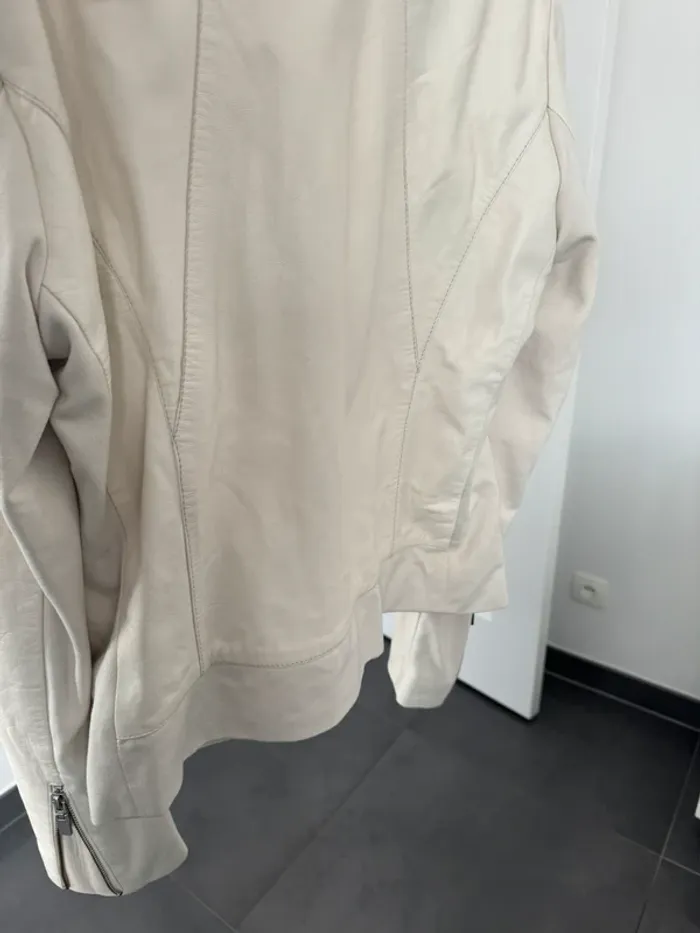 Jolie veste en cuir - photo numéro 4