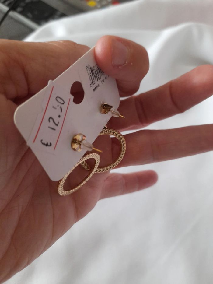 Boucles d oreilles doré neuve avec étiquette 🏷 - photo numéro 2