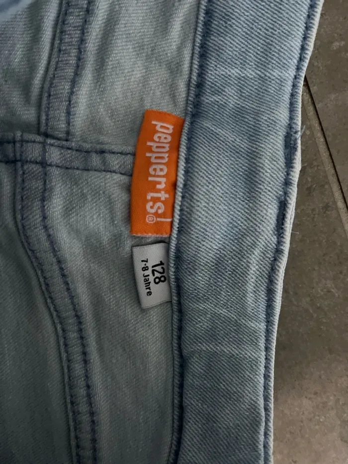 7/8 ans short jeans customisé bisous - photo numéro 3