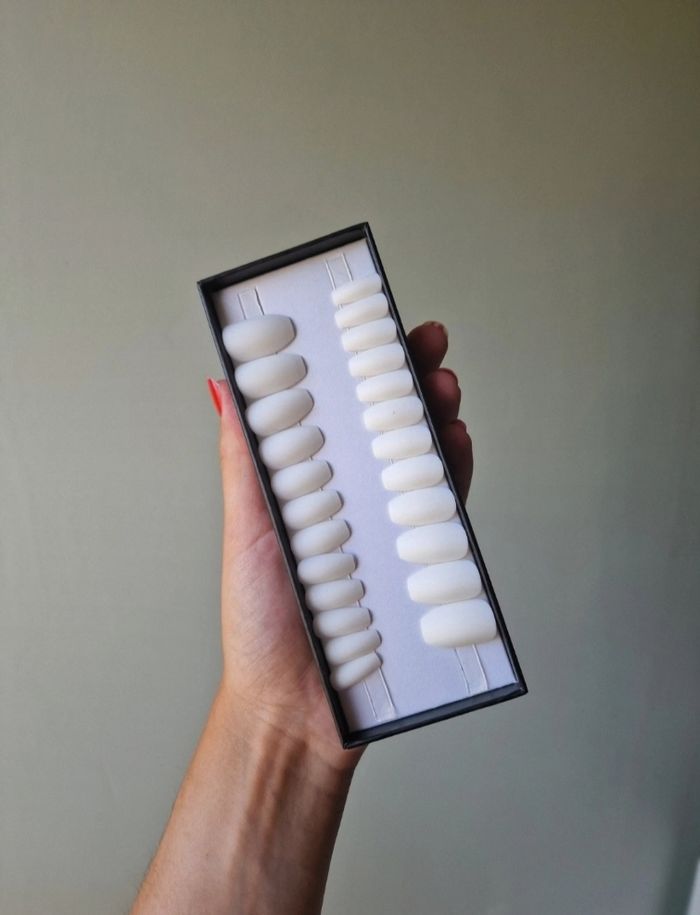 Ongles press-on Roxy nails blancs neufs - photo numéro 2