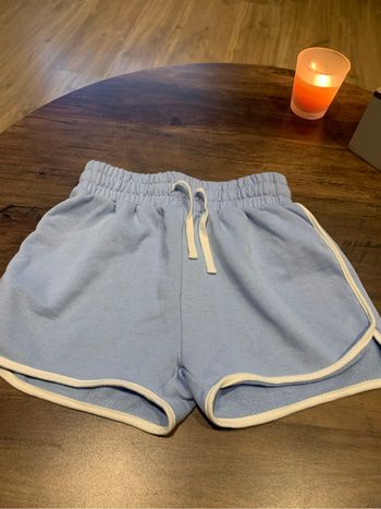 Short bleu