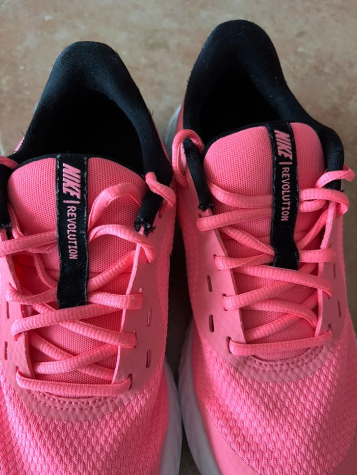 Baskets Nike révolution 36.5 - photo numéro 5