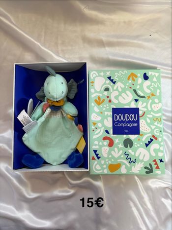 Doudou dinosaure vert 