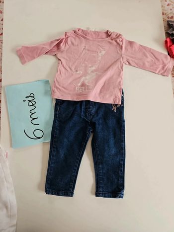 lot jeans taille 6 mois  + pull manche rose taille 6 mois kiabi