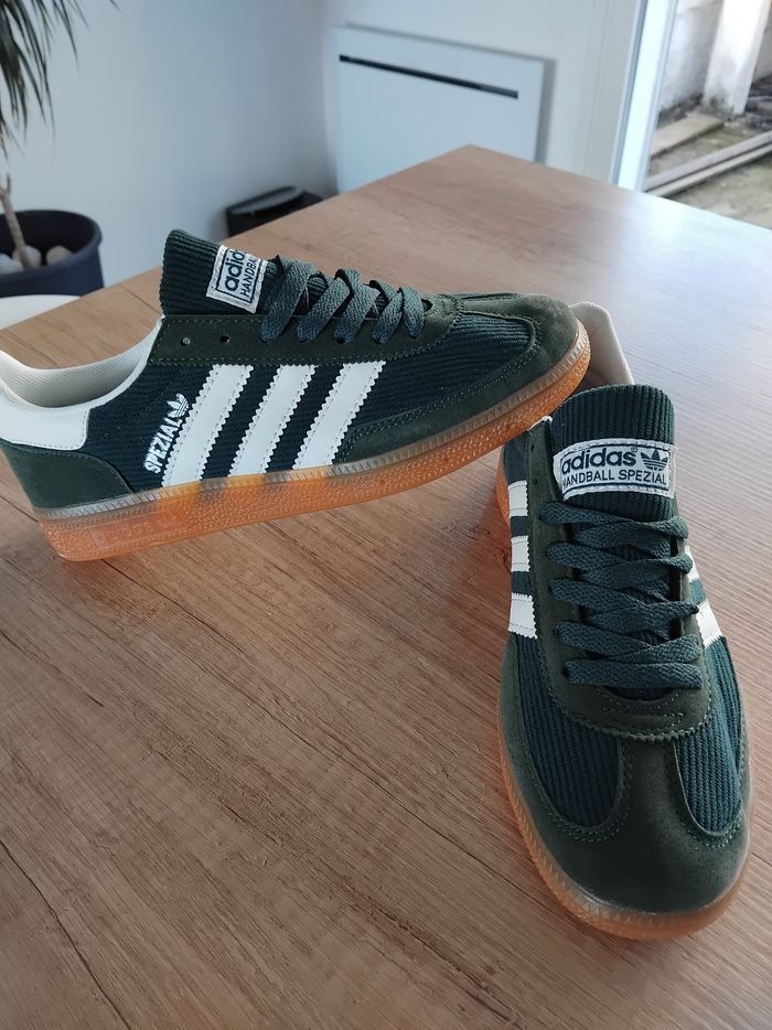 Baskets adidas spezial verte