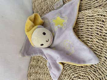 DOUDOU PLAT ETOILE UN REVE DE BEBE CMP LUTIN MAUVE JAUNE LONG BONNET