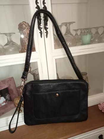 Sac / pochette en simili cuir noir neuf sans étiquette