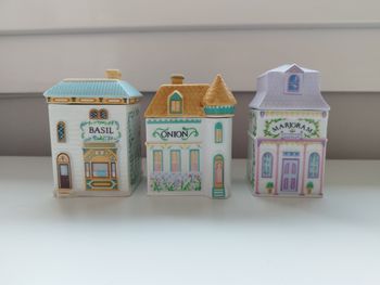 Lot de pots à épices Brooks and Bentley (lenox village)