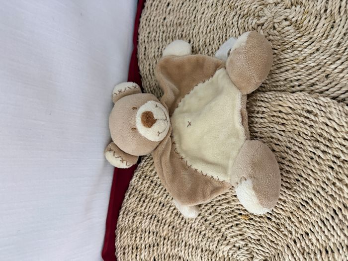 DOUDOU PLAT ARRONDI NICOTOY SIMBA OURS BASTIEN ECRU MARRON BEIGE CROIX - photo numéro 4