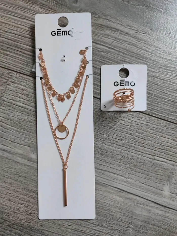 Ensemble de bijoux neufs