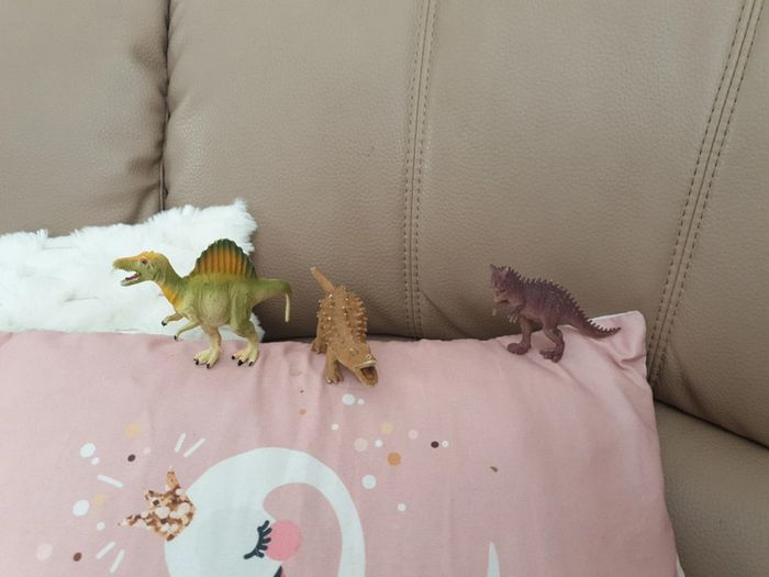 3 dinosaurus