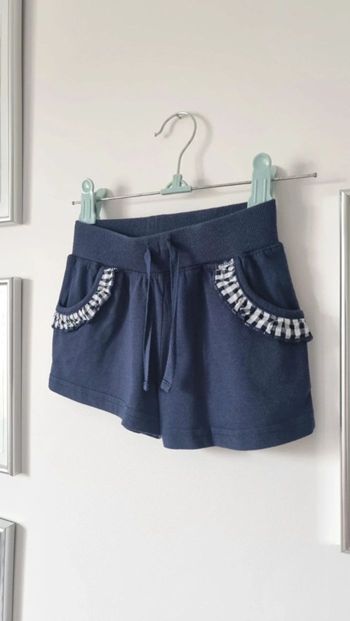Short marine taille 4ans détail vichy comme neuf