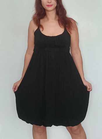 Petite robe noire boule feminine taille 42