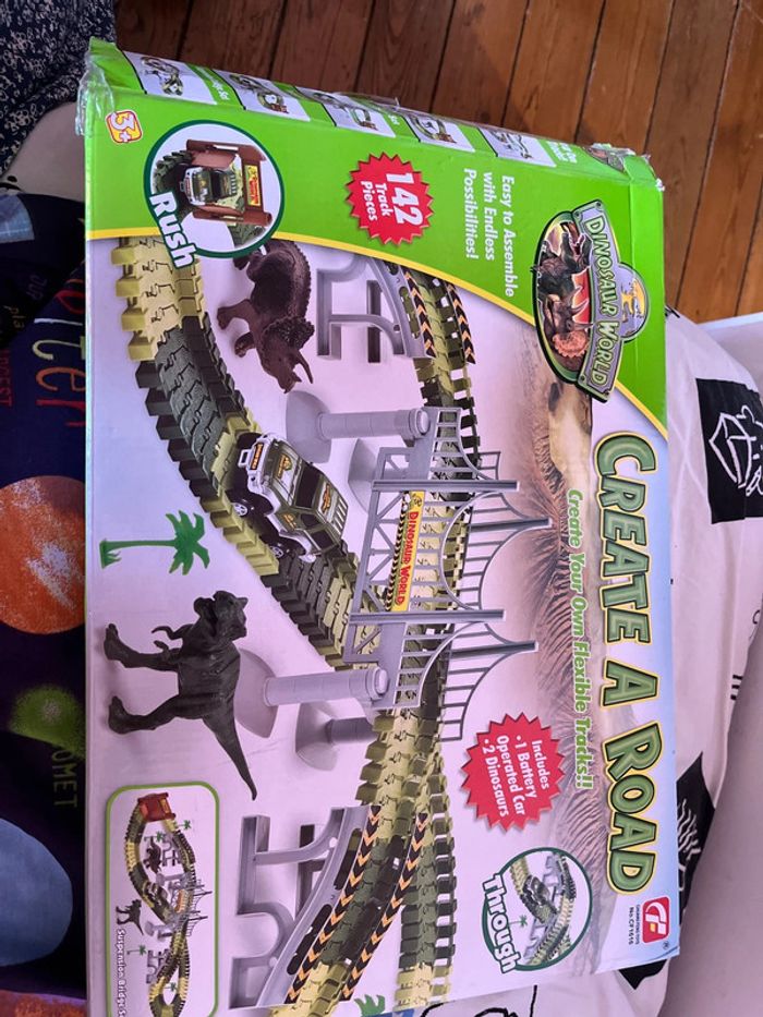 Boîte jeux dinosaure