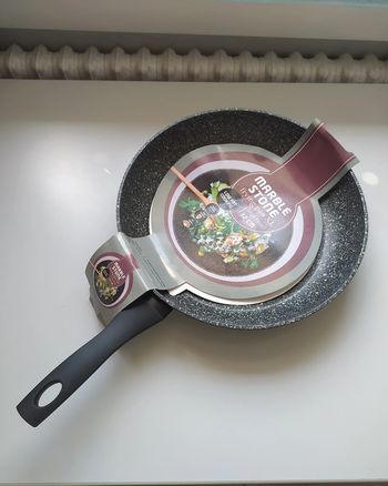 Poêle à frire neuve antiadhésive en céramique de 32cm sans pfoa
