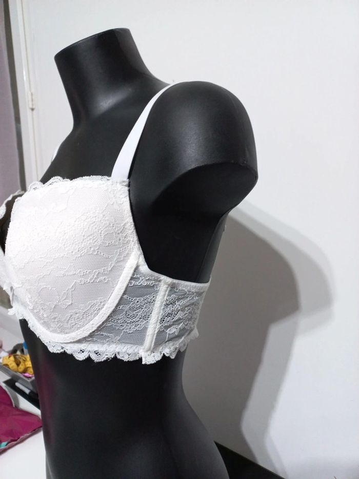Soutien gorge blanc en dentelle - photo numéro 2
