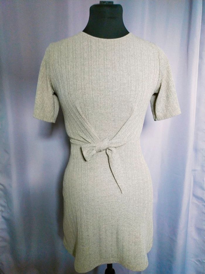 Robe côtelée gris clair avec nœud dos – Pull&Bear – T. XS - photo numéro 11